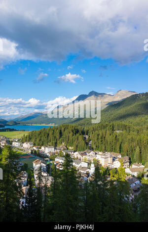 Anzeigen von Sils Maria und Lake Silvaplana, Sils, in der Nähe von St. Moritz, Maloja region, Oberengadin, Graubünden, Schweiz Stockfoto