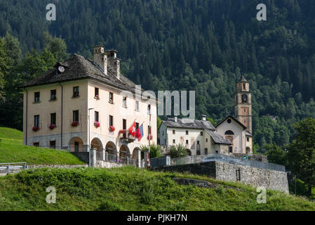 Dorfkirche in der Val di Bosco, Vallemaggia, Tessin, Schweiz Stockfoto