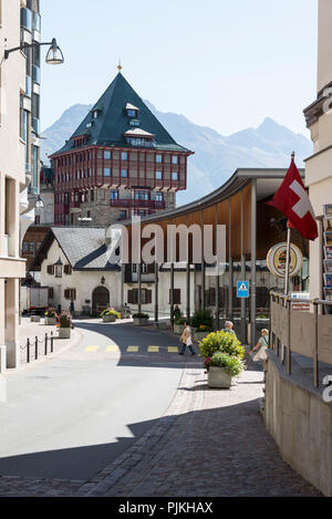 Stadtbild und Jet Center Kulmhotel St. Moritz, Engadin, Oberengadin, Kanton Graubünden, Schweiz Stockfoto