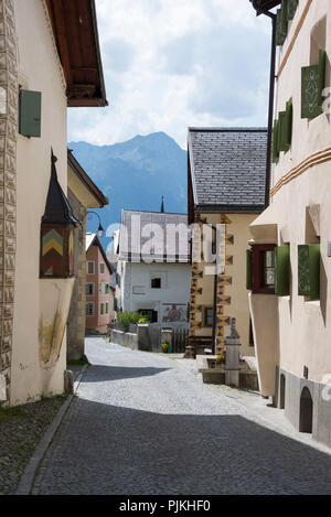 Typische Häuserzeile, Guarda, Gemeinde Scuol, Unterengadin, Graubünden, Schweiz Stockfoto