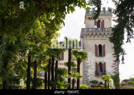 Uferpromenade und Castello Burg auf Lungolago, Ascona, Lago Maggiore, Tessin, Schweiz Stockfoto