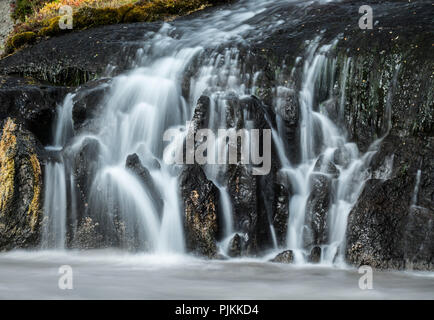 Island, die verschleierten Barnafoss Wasserfall, Detail, Herbst Stockfoto