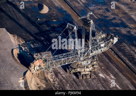 Braunkohle Bagger in Braunkohletagebaus Garzweiler, Baggerschaufeln, Erkelenz, Rheinland, Nordrhein-Westfalen, Deutschland Stockfoto