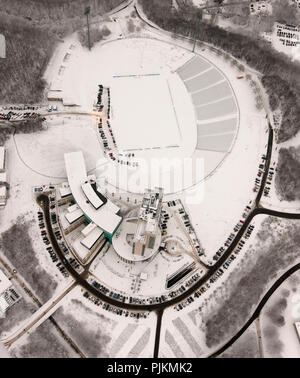 Luftaufnahme, bevor das Dach Schäden durch Schnee, Schalke Arena im Schnee, Veltins Arena, vor dem Spiel S04 gegen den 1.FC Köln, Büro ehemaligen Park Stadium, Gelsenkirchen, Ruhrgebiet, Nordrhein-Westfalen, Deutschland, Europa Stockfoto