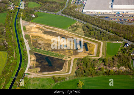 Regenwasser retention Basin südlich der IKEA Logistikzentrum Dortmund-Ellinghausen, Dortmund, Ruhrgebiet, Nordrhein-Westfalen, Deutschland Stockfoto