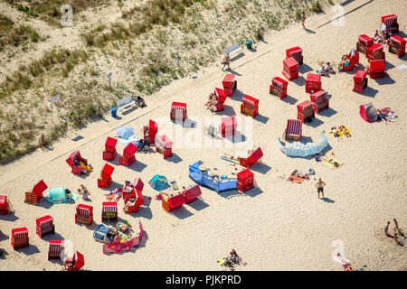 Ostseebad Zinnowitz, rote Liegestühle am Strand, Insel Usedom, Ückeritz, Ostsee, Mecklenburg-Vorpommern, Deutschland Stockfoto