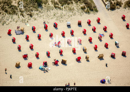 Ostseebad Zinnowitz, rote Liegestühle am Strand, Insel Usedom, Ückeritz, Ostsee, Mecklenburg-Vorpommern, Deutschland Stockfoto