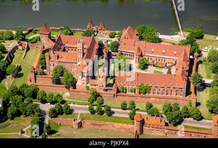 Marienburg, Schloss, Backsteingotik, Fluss Fluß Nogat, Stadt Marienburg, den Sitz des Großmeisters des Deutschen Ordens, dem Deutschen Orden, Pomorskie, Polen Stockfoto