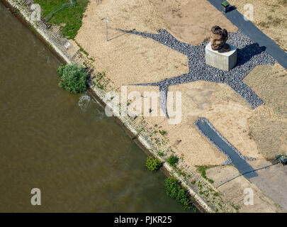 Open-air-Skulptur des Bildhauers Markus Lüpertz, Gott des Meeres Poseidon an der Mündung der Ruhr Duisburg, Duisburg, Ruhrgebiet, Nordrhein-Westfalen, Deutschland Stockfoto