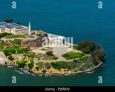 Gefängnisinsel Alcatraz, Alcatraz Insel mit Leuchtturm, San Francisco, San Francisco Bay Area, Vereinigten Staaten von Amerika, Kalifornien, USA Stockfoto