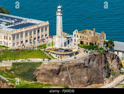 Gefängnisinsel Alcatraz, Alcatraz Insel mit Leuchtturm, San Francisco, San Francisco Bay Area, Vereinigten Staaten von Amerika, Kalifornien, USA Stockfoto