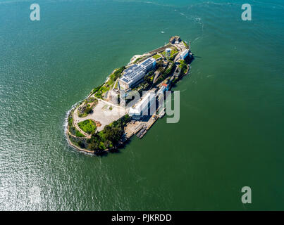 Gefängnisinsel Alcatraz, Alcatraz Insel mit Leuchtturm, San Francisco, San Francisco Bay Area, Vereinigten Staaten von Amerika, Kalifornien, USA Stockfoto