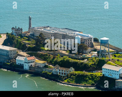 Gefängnisinsel Alcatraz, Alcatraz Insel mit Leuchtturm, San Francisco, San Francisco Bay Area, Vereinigten Staaten von Amerika, Kalifornien, USA Stockfoto