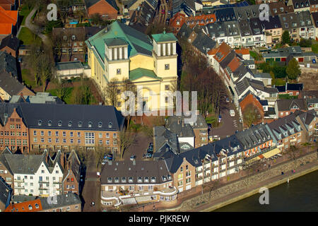 Kirche St. Maria Himmelfahrt ist die Katholische Pfarrkirche im Zentrum von Rees, Rees, Niederrhein, Nordrhein-Westfalen, Deutschland Stockfoto