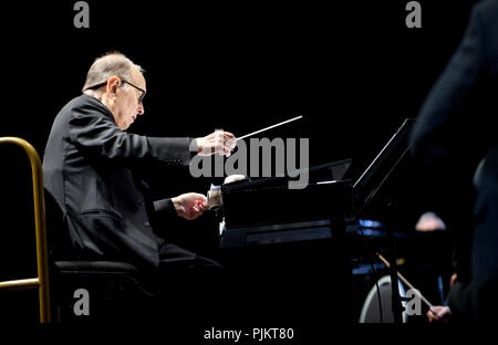 Italienischer Komponist Ennio Morricone Durchführung seiner 60 Jahre Musik World Tour Konzert im Sportpaleis Antwerpen (Belgien, 20/02/2016) Stockfoto