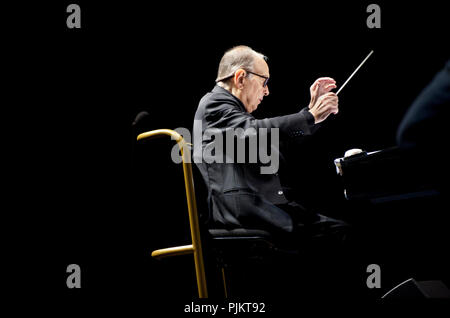 Italienischer Komponist Ennio Morricone Durchführung seiner 60 Jahre Musik World Tour Konzert im Sportpaleis Antwerpen (Belgien, 20/02/2016) Stockfoto