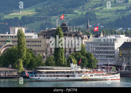 Raddampfer vor der Altstadt, Luzern, den Vierwaldstättersee, Kanton Luzern, Schweiz Stockfoto