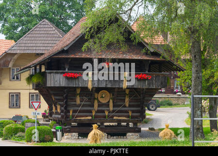 Typische Emmentaler Bauernhaus mit Schaukäserei Affoltern, Emmental, Kanton Bern, Schweiz Stockfoto