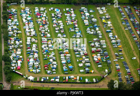 Ruhrpott Rodeo, Parkplatz, Caravan parken, Punk Festival, Musik Festival am Flughafen Verkehrslandeplatz Schwarze Heide in Bottrop, Bottrop, Ruhrgebiet, Nordrhein-Westfalen, Deutschland Stockfoto