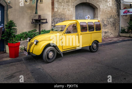 Citroën 2CV fourgonnette in Paraza Stockfoto