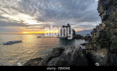 Sonnenuntergang auf Apo Island, Philippinen Stockfoto