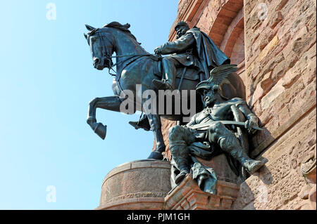 Kyffhäuser Denkmal mit Stauffenkaiser Friedrich I., Barbarossa, und am Main Tower das Reiterstandbild Kaiser Wilhelm I. Stockfoto