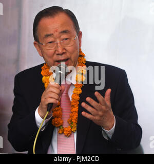 New Delhi, Indien. 07 Sep, 2018. Ex - der Generalsekretär der Vereinten Nationen, Herrn Ban Ki-Moon und ein Delegierter mit "Ältesten" (eine globale Organisation der Welt, die für Frieden und Menschenrechte) bei der Pressekonferenz nach seinem Besuch in der Delhi Regierung Mohalla Kliniken und Poly Kliniken am Freitag, September 7, 2018 in Neu Delhi, Indien. Credit: Indraneel Chowdhury/Pacific Press/Alamy leben Nachrichten Stockfoto