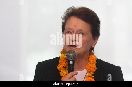 New Delhi, Indien. 07 Sep, 2018. Ex-premier Norwegen Frau Gro Harlem Brundtland und ein Delegierter mit "Ältesten" (eine globale Organisation der Welt, die für Frieden und Menschenrechte) bei der Pressekonferenz nach ihrem Besuch in Delhi Regierung Mohalla Kliniken und Poly Kliniken am Freitag, September 7, 2018 in Neu Delhi, Indien. Credit: Indraneel Chowdhury/Pacific Press/Alamy leben Nachrichten Stockfoto