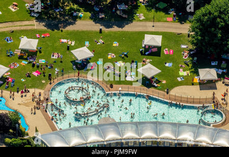 Lido Heveney - die Thermen im Ruhrgebiet - Kemnade Leisure Centre, Outdoor Swimmingpool am Rand der Kemnade Reservoir, Witten, Ruhrgebiet, Nordrhein-Westfalen, Deutschland Stockfoto