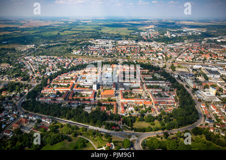 Historische Altstadt von Neubrandenburg mit Stadtmauer und Stadttore, Neubrandenburg, Müritz, Mecklenburgische Seenplatte, Mecklenburg-Vorpommern, Deutschland Stockfoto