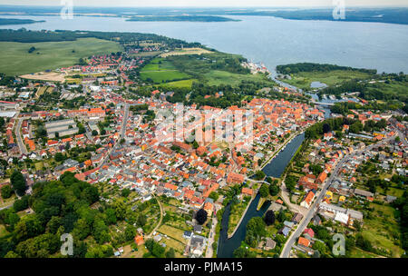 Überblick über Plau am See mit dem Plauer See, Plau am See, Mecklenburgische Seenplatte, Mecklenburgische Schweiz, Mecklenburg-Vorpommern, Deutschland Stockfoto