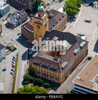 Rathaus Witten und Kornmarkt gegenüber mit Busbahnhof und Parkplätze, Witten, Ruhrgebiet, Nordrhein-Westfalen, Deutschland Stockfoto