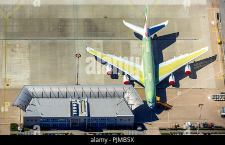 Airbus A380 für Emirates vor der Fertigstellung auf dem Vorfeld, Finkenwerder Flughafen, Hamburg, Freie und Hansestadt Hamburg, Hamburg, Deutschland Stockfoto