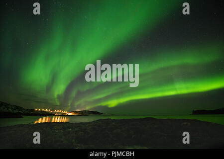 Europa, Norwegen, Troms, tanzenden Nordlichter über Kvaløya Stockfoto