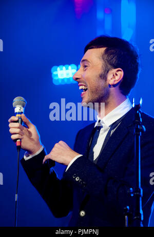 Flämische Sänger/Komponist Gustaph am Radio 1 Sessies (Belgien, 13/10/2010) Stockfoto