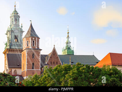 Royal Archcathedral Basilika des heiligen Stanislaus und Wenzel auf dem Wawel-hügel. Krakau, Polen. Römisch-katholische Kirche in der alten europäischen Stadt Zentrum Stockfoto