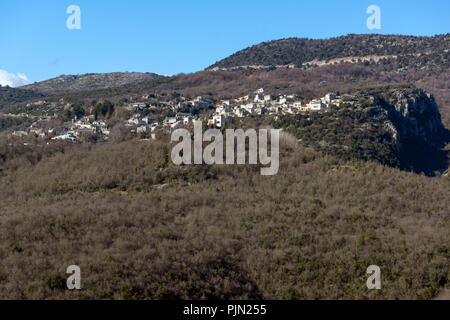 Panoramablick auf das Dorf Vitsa, Zagori, Epirus, GRIECHENLAND Stockfoto