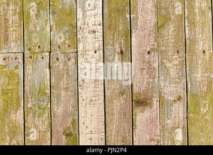 Alte Holz- Hintergrund der vertikalen Bretter mit Peeling grüne Farbe Stockfoto