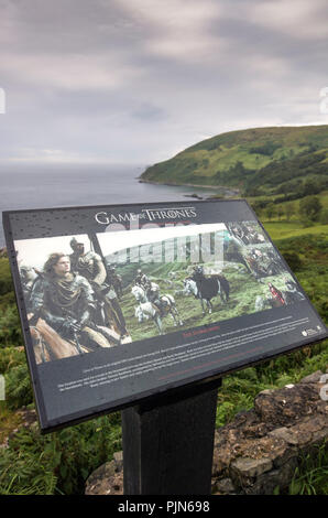 Besucher Infotafel am Murlough Bucht auf der CausewayCoast in County Antrim, Nordirland, verwendet als Standort in TV-Serien Spiel der Throne Stockfoto