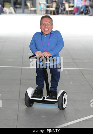 London, UK, 8. September 2018. Warwick Davis in den BBC-Studios in London gesehen Credit: Stockfoto