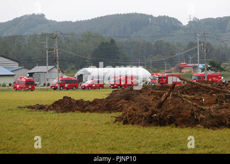 Sapporo, Japan. 7. Sep 2018. Foto auf Sept. 7, 2018 zeigt Rettungsfahrzeuge im Katastrophengebiet in der Stadt von Atsuma, Hokkaido Prefecture, Japan. Insgesamt 21 Tote bestätigt wurden, sechs weitere im Zustand der kardiopulmonalen anhalten, und 13 Menschen im Zuge einer starken Erdbeben, die in der Präfektur Hokkaido im Norden Japans am Donnerstag geschaukelt, fehlende bleiben, Japanische Regierung sagte am Samstag. Quelle: Ma Caoran/Xinhua/Alamy leben Nachrichten Stockfoto