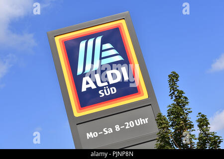 Haar, Deutschland. 08 Sep, 2018. ALDI Süd, Lebenswithtel Discounter, Zeichen, Logos, Firmenzeichen, Öffnungszeiten | Verwendung der weltweiten Kredit: dpa/Alamy leben Nachrichten Stockfoto