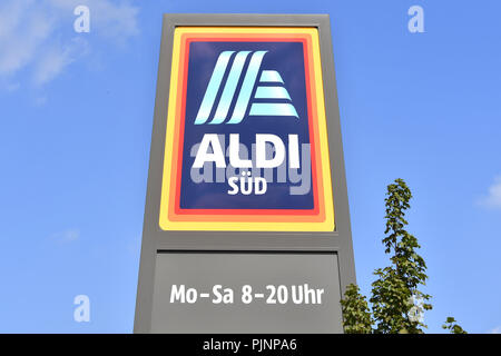 Haar, Deutschland. 08 Sep, 2018. ALDI Süd, Lebenswithtel Discounter, Zeichen, Logos, Firmenzeichen, Öffnungszeiten | Verwendung der weltweiten Kredit: dpa/Alamy leben Nachrichten Stockfoto