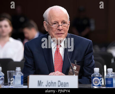 Washington, USA. 7. September 2018. John Dean, ehemaliger Berater des Präsidenten der Vereinigten Staaten Nixon, zeugt gegen die Ernennung der Richter Brett Kavanaugh vor dem US-Senat Justiz Ausschuss für seine Nominierung als Gerechtigkeit Verknüpfen der Oberste Gerichtshof der USA den scheidenden Gerechtigkeit Anthony Kennedy auf dem Capitol Hill in Washington, DC am Freitag, 7. September 2018 zu ersetzen. Credit: Ron Sachs/CNP/MediaPunch Credit: MediaPunch Inc/Alamy leben Nachrichten Stockfoto