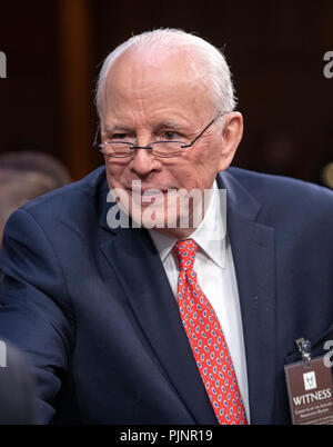 Washington, USA. 7. September 2018. John Dean, ehemaliger Berater des Präsidenten der Vereinigten Staaten Nixon, kommt gegen die Nennung des Richters Brett Kavanaugh vor dem US-Senat Justiz Ausschuss für seine Nominierung als Gerechtigkeit Mitarbeiter des US Supreme Court zu bezeugen das scheidende Gerechtigkeit Anthony Kennedy auf dem Capitol Hill in Washington, DC am Freitag, 7. September 2018 zu ersetzen. Credit: Ron Sachs/CNP/MediaPunch Credit: MediaPunch Inc/Alamy leben Nachrichten Stockfoto