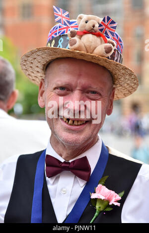 Albert Hall, London, Großbritannien. 8. Sep 2018. "Prommers 'Warteschlange für die letzte Nacht der Proms in der Albert Hall. Quelle: Matthew Chattle/Alamy leben Nachrichten Stockfoto