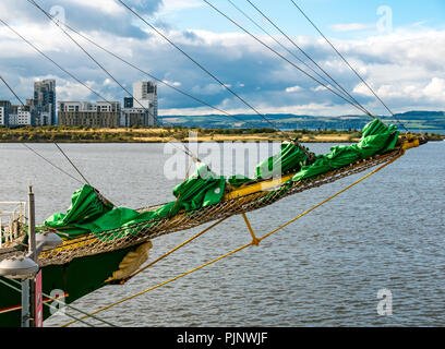 Leith Dock, Leith, Edinburgh, Schottland, Großbritannien. September 2018. Alexander von Humboldt II besucht den Hafen von Leith und ist im Eingangsbecken vertäut. Das 2011 gebaute Schiff ist ein ziviles, viereckiges Rigger-Hochschiff, das Fahrten für Jugendliche im Alter von 15 bis 25 Jahren anbietet und von der Deutschen Stiftung Sail Training (DSST) betrieben wird. Sie tritt in großen Schiffsrennen an Stockfoto