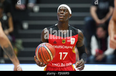 Hamburg, Deutschland. 08 Sep, 2018. Basketball, Supercup, Italien gegen Deutschland, Gleiches für Platz 3: Deutschlands Dennis Schroeder auf der Kugel. Credit: Daniel Reinhardt/dpa/Alamy leben Nachrichten Stockfoto