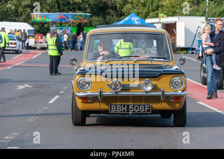 Glasgow, Schottland, Großbritannien. 8. September 2018. Giffnock Dorf Classic Car Show kehrt für das fünfte Jahr des Ereignisses. Gezeigt werden eine Reihe von klassischen, Vintage und einzigartige Autos sowie Spaß und Unterhaltung für die ganze Familie. Credit: Skully/Alamy leben Nachrichten Stockfoto