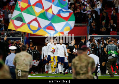 London, Großbritannien. 08 Sep, 2018. Harry Kane von England Wanderungen vor dem UEFA Nationen Liga Liga eine Gruppe 4 Übereinstimmung zwischen England und Spanien im Wembley Stadion am 8. September 2018 in London, England. (Foto von Daniel Chesterton/phcimages.com) Credit: PHC Images/Alamy leben Nachrichten Stockfoto